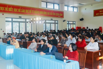 Hơn 450 học sinh, sinh viên được trang bị kiến thức pháp luật và kỹ năng lái xe an toàn