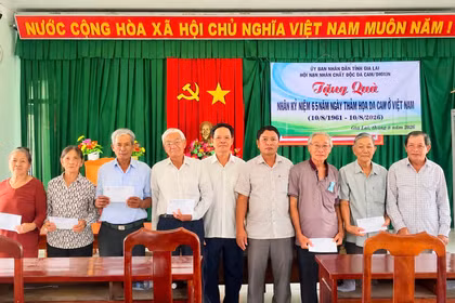 Trao tặng 90 suất quà cho nạn nhân da cam/dioxin 