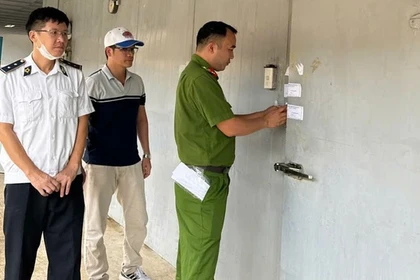 Bắt Tổng giám đốc và 3 nhân viên Công ty CP đồ hộp Hạ Long