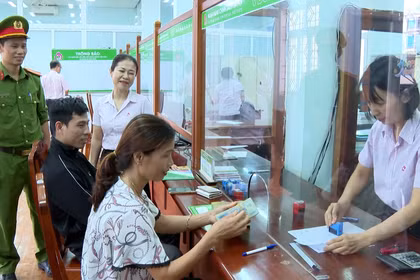 Giải ngân khoản vay đầu tiên cho người sau cai nghiện ở Gia Lai.
