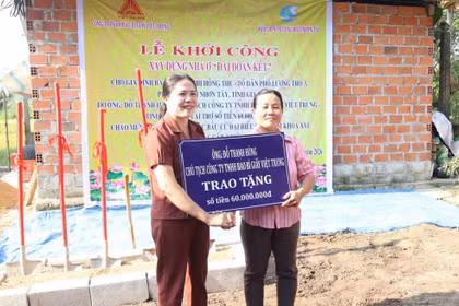 Khởi công xây dựng nhà Đại đoàn kết cho gia đình khó khăn ở Hoài Nhơn Tây.