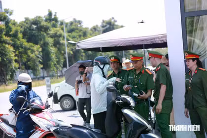 Phụ huynh mong đợi công bằng trong kỳ thi lại tại Trường chuyên Tuyên Quang