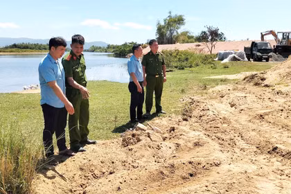 Điều tra làm rõ thông tin khai thác cát trái phép ở Tuy Phước Bắc