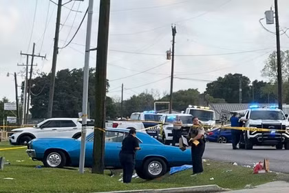 Ô tô tông vào lễ hội Tết Lào ở Mỹ, ít nhất 15 người bị thương