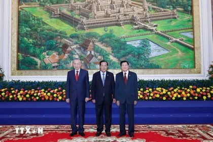 Cuộc gặp giữa Người đứng đầu ba Đảng Việt Nam-Campuchia-Lào