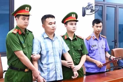 Giữ khẩn cấp giáo viên liên quan vụ điểm Toán bất thường tại Tuyên Quang