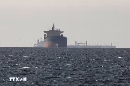 Tổng thống Mỹ khẳng định eo biển Hormuz vẫn duy trì giao thông thương mại