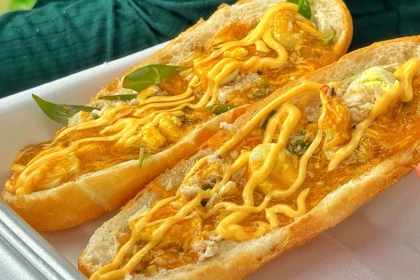 Bánh mì xốt gạch cua, bánh dép phô mai… khuấy đảo ẩm thực Việt năm 2025, còn gì nữa?