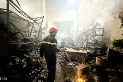 Cháy nhà trên Quốc lộ 14, 4 người trong một gia đình tử vong