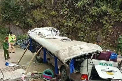 Thông tin mới vụ lật xe khách chở đoàn thiện nguyện, 18 người thương vong