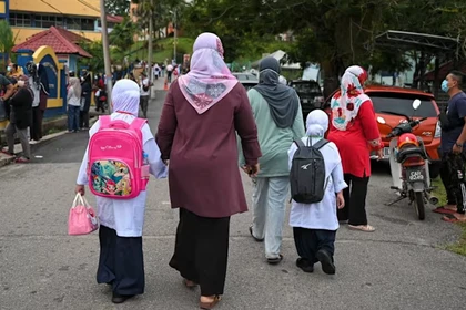Malaysia đóng cửa hàng loạt trường học vì gần 6.000 học sinh mắc cúm