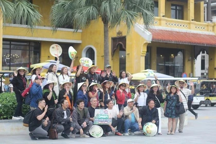 Hạ Long đón hơn 3.100 khách quốc tế từ 2 siêu du thuyền