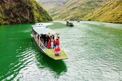 Mênh mang sắc xanh Nho Quế