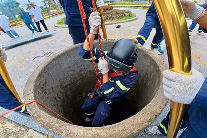 Gia Lai: Thực tập phương án cứu nạn người rơi giếng sâu