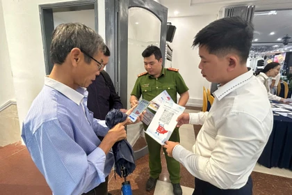 Tuyên truyền khai báo, lắp đặt thiết bị truyền tin báo cháy cho hơn 500 chủ cơ sở sản xuất, kinh doanh.