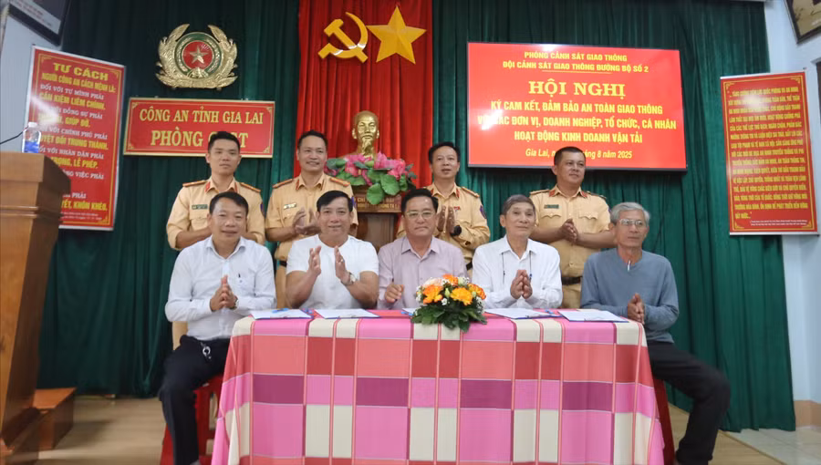 cac-don-vi-van-tai-da-cam-ket-chap-hanh-nghiem-quy-dinh-cua-luat-trat-tu-an-toan-giao-thong-duong-bo-anh-van-ngoc.jpg