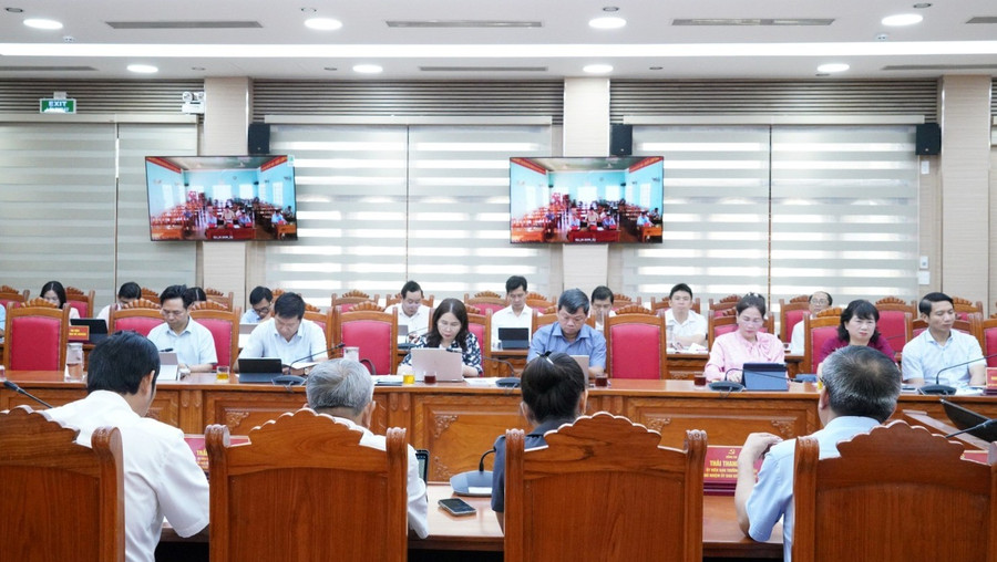 Quang cảnh Hội nghị trực tiếp, kết hợp trực tuyến kết nối đến 135 xã, phường trên địa bàn tỉnh. Ảnh: N.H a2.jpg