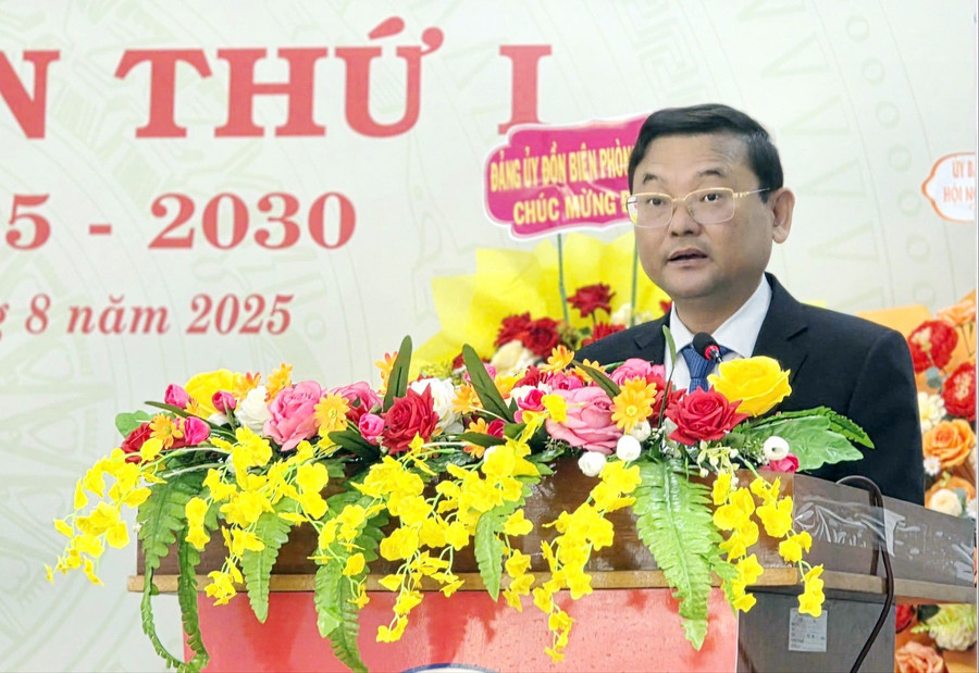 Phó Chủ tịch UBND tỉnh Nguyễn Tự Công Hoàng phát biểu chỉ đạo tại Đại hội. Ảnh: Hồng Thương onghoang.jpg