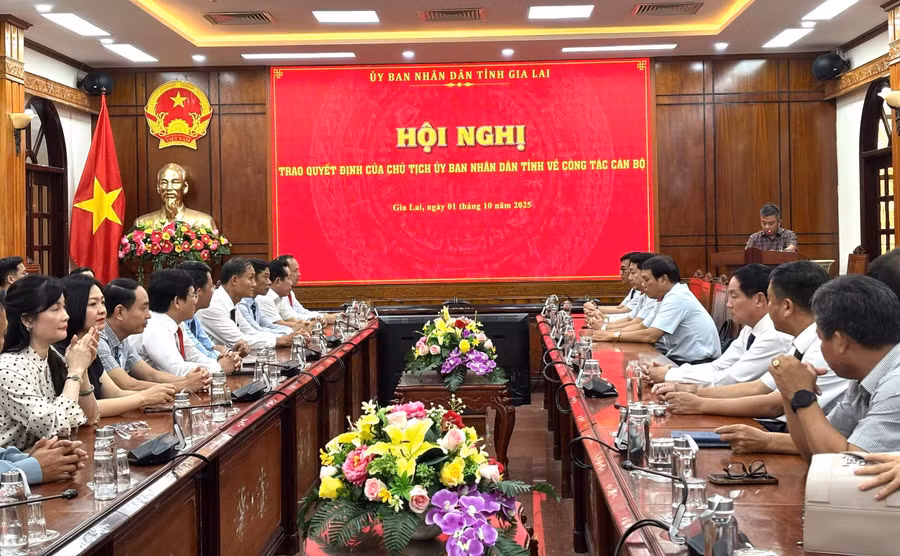 hoi-nghi-trao-quyet-dinh-can-bo-chu-tich-ubnd-tinh-gia-lai-1-10.jpg