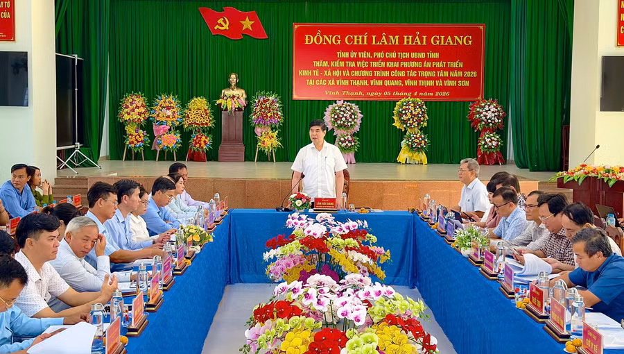 pho-chu-tich-lam-hai-giang-kiem-tra-kinh-te-xa-vinh-thanh-vinh-son.jpg