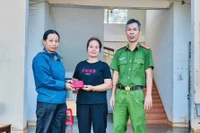 Chị Trần Thị Ước nhặt được ví chứa 7 triệu đồng, trả lại người đánh rơi