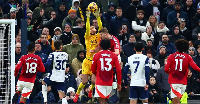Một trong những pha bóng tấn công sắc nét hiếm hoi của Man United Một trong những pha bóng tấn công sắc nét hiếm hoi của Man United