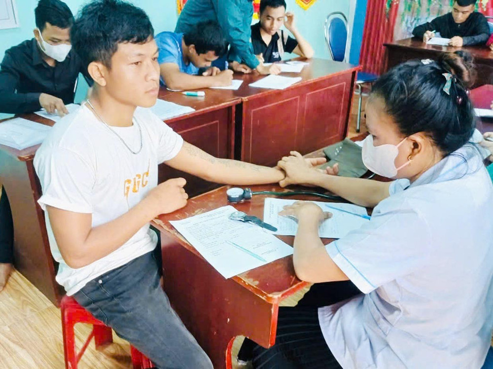 Đến thời điểm hiện tại, Hội đồng Nghĩa vụ quân sự xã Ia Pnôn (huyện Đức Cơ) đã tiếp nhận 10 đơn xin tình nguyện nhập ngũ của công dân (ảnh đơn vị cung cấp) 2pdung-2142.jpg