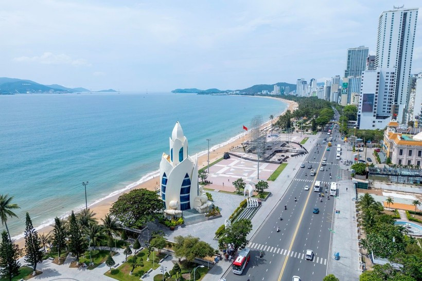 Tháp Trầm hương tọa lạc tại Quảng trường 2/4, thành phố Nha Trang, tỉnh Khánh Hòa. (Ảnh MỸ HÀ) thatramhuong.jpg