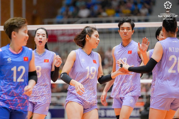 Tuyển Việt Nam tiến bước trên hành trình bảo vệ ngôi vô địch Tuyển Việt Nam tiến bước trên hành trình bảo vệ ngôi vô địch
