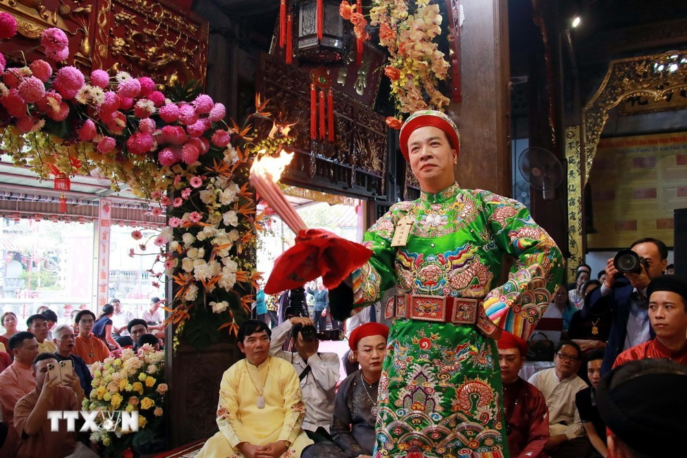 Thực hành tín ngưỡng thờ Mẫu Tam phủ của người Việt tại các phủ trên địa bàn tỉnh Nam Định. (Ảnh: Nguyễn Lành/TTXVN) Thực hành tín ngưỡng thờ Mẫu Tam phủ của người Việt tại các phủ trên địa bàn tỉnh Nam Định. (Ảnh: Nguyễn Lành/TTXVN)