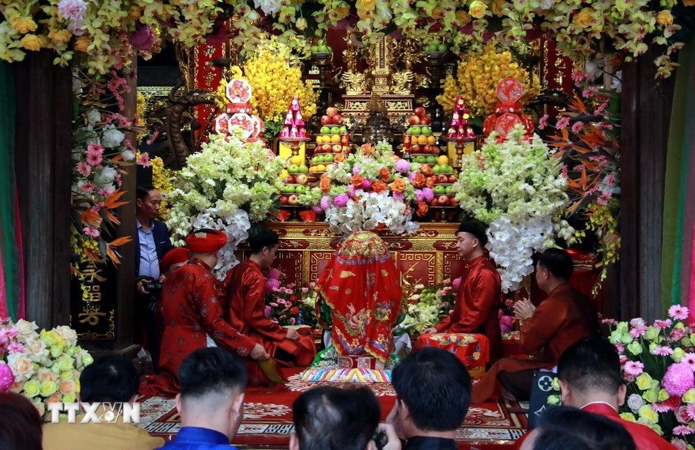 Thực hành tín ngưỡng thờ Mẫu Tam phủ của người Việt tại các phủ trên địa bàn tỉnh Nam Định. (Ảnh: Nguyễn Lành/TTXVN) Thực hành tín ngưỡng thờ Mẫu Tam phủ của người Việt tại các phủ trên địa bàn tỉnh Nam Định. (Ảnh: Nguyễn Lành/TTXVN)