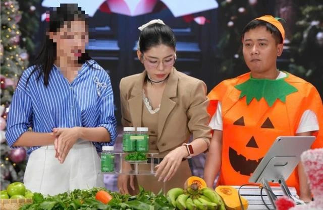 Quang Linh Vlog và Hằng Du mục quảng cáo sản phẩm kẹo rau củ kém chất lượng. Ảnh: T.H Quang Linh Vlog và Hằng Du mục quảng cáo sản phẩm kẹo rau củ kém chất lượng. Ảnh: T.H