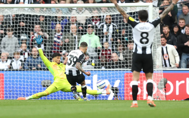 Bruno Guimaraes ấn định chiến thắng 4-1 cho Newcastle trước Man United Bruno Guimaraes ấn định chiến thắng 4-1 cho Newcastle trước Man United