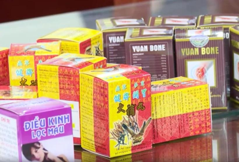 Công an tỉnh Thanh Hóa thông tin triệt phá đường dây sản xuất, buôn bán thuốc tân dược giả quy mô toàn quốc. Ảnh: TTXVN 2thuoc-giadd.jpg