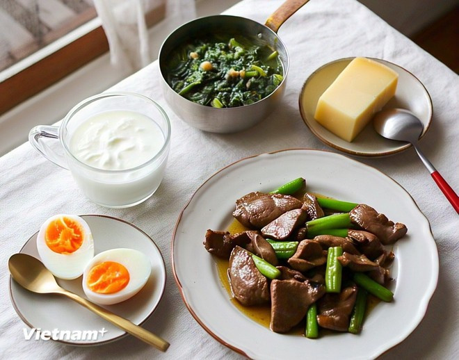 Các thực phẩm giàu vitamin K2 có thể bổ sung cho trẻ. Ảnh: Vietnam+ Các thực phẩm giàu vitamin K2 có thể bổ sung cho trẻ. Ảnh: Vietnam+