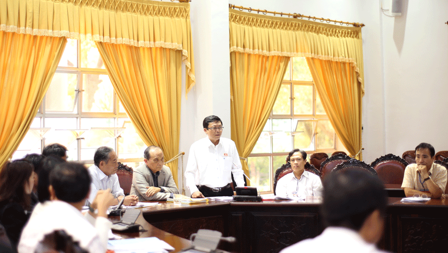 Các đại biểu tham gia thảo luận tổ. Ảnh: Minh Dung