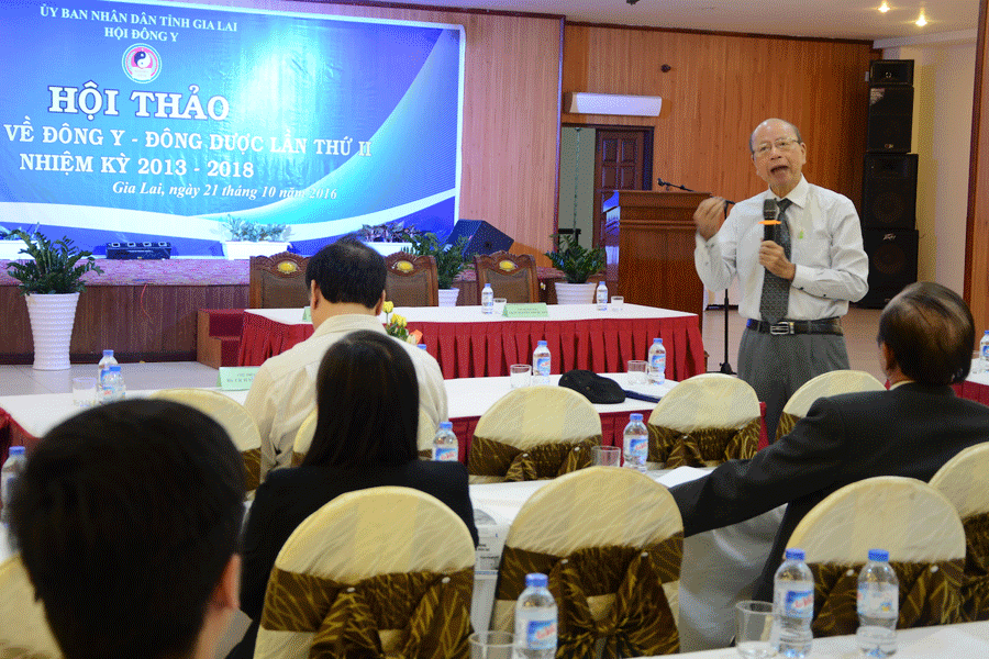 Giáo sư, tiến sĩ Nguyễn Nhược Kim-Chủ tịch Hội đồng khoa học Y học cổ truyền Việt Nam, Phó Chủ tịch Trung ương Hội Đông y Việt Nam phát biểu tạ Hội thảo. Ảnh: Đ.P