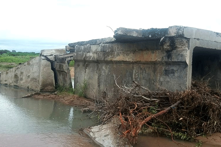 Những mảng bê tông rời rạc rất ít sắt thép.