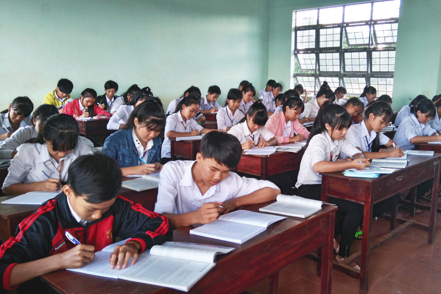 Trường THPT A Sanh tích cực tạo môi trường học tập ổn định, nâng cao chất lượng giáo dục. Ảnh: N.T