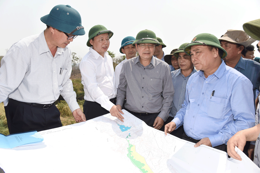 Phó Thủ tướng Chính phủ Nguyễn Xuân Phúc kiểm tra tình hình hạn hán tại huyện Chư Pưh, Gia Lai. Ảnh: Đ.T Ảnh: Đ.T