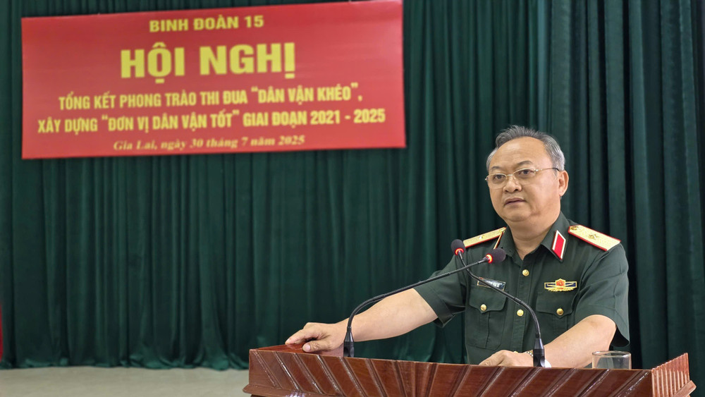Thiếu tướng Hoàng Văn Sỹ phát biểu chỉ đạo tại hội nghị. Ảnh: Vĩnh Hoàng z6856301831039-690690ddbb9aba9a617d2378e90bc029.jpg