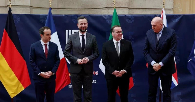 Các bộ trưởng quốc phòng tại Paris. (Ảnh: Reuters) chau-aujpg-5615.jpg