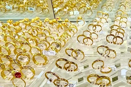 Vàng miếng ngày 9-7 giảm 400.000 đồng/lượng, rơi khỏi mốc 121 triệu đồng