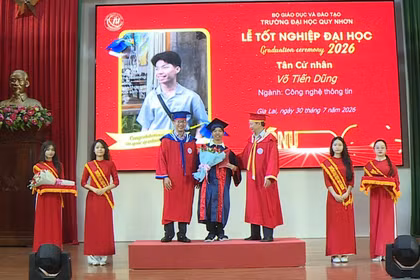 Trường Đại học Quy Nhơn trao bằng tốt nghiệp cho 2.186 sinh viên hệ chính quy
