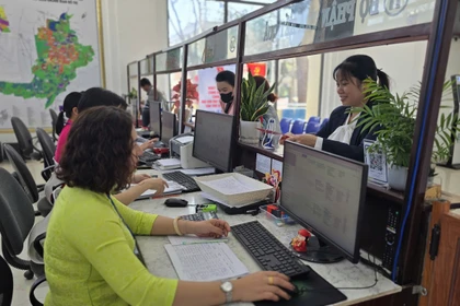 Bãi bỏ nhiều quy định về tiêu chuẩn và quản lý công chức, viên chức từ ngày 1-3