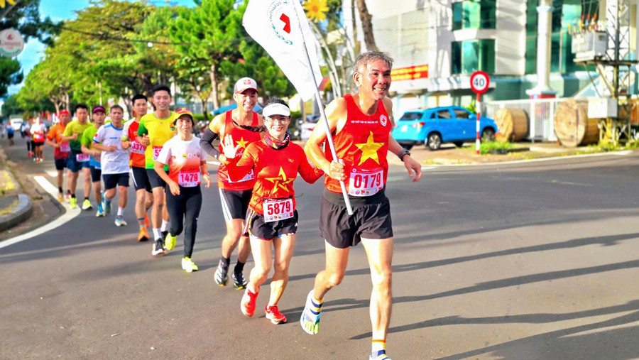 cac-runner-dong-hanh-cung-van-dog-vien-le-duc-lau-2305.jpg