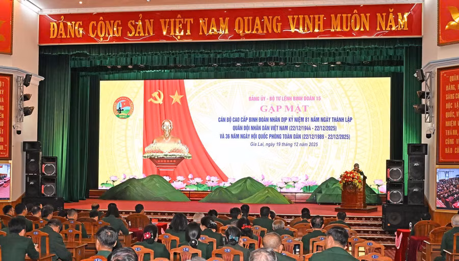quang-canh-buoi-gap-mat.jpg