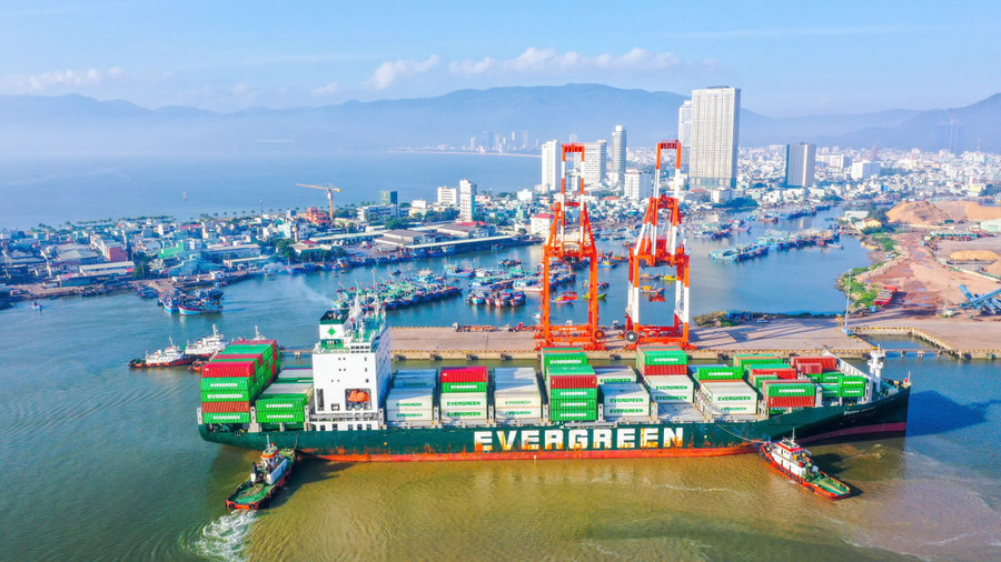 Chuyên gia của các hãng tàu như Maersk, Evergreen, Samudera… đánh giá cao sức tác động của tuyến đường cao tốc Quy Nhơn – Pleiku lên cảng Quy Nhơn. Ảnh: Nguyễn Dũng h2-trang-11.jpg