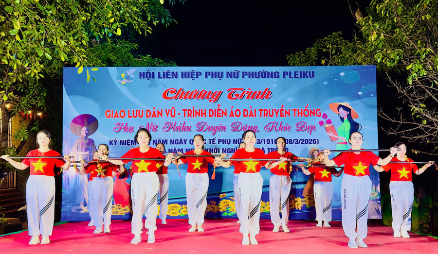 hoi-lhpn-phuong-pleiku-to-chuc-giao-luu-dan-vu-chao-mung-ngay-quoc-te-phu-nu-8-3-tai-khu-vuc-bo-ke-suoi-hoi-phu.jpg