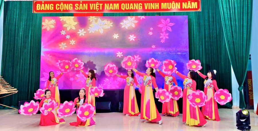 tiet-muc-mua-chao-xuan-do-hoi-vien-phu-nu-phuong-thong-nhat-bieu-dien-tai-chuong-trinh-van-nghe-mung-dang-quang-vinh-mung-xuan-binh-ngo-2026-9379.jpg